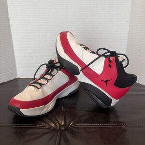 NIKE Jordan Max Aura 3 Size:6.5 Young White/Berry & Black AIR JORDAN Sneaker